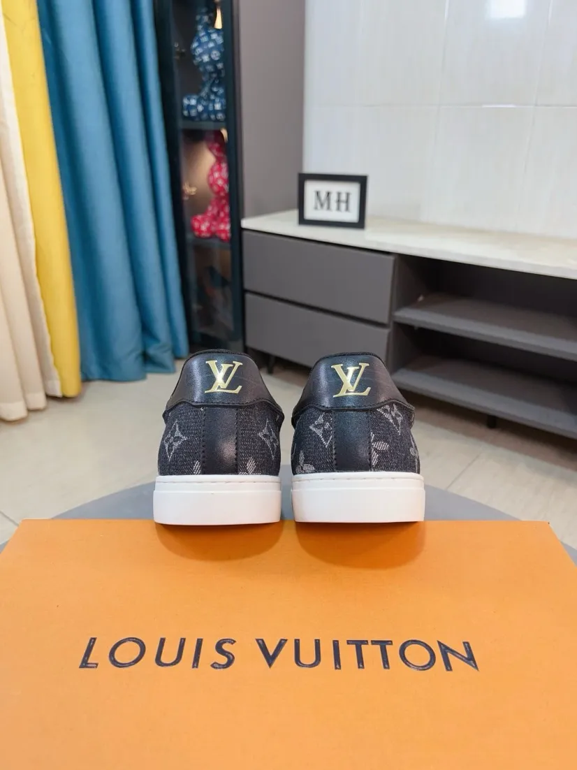 Men's shoes💰400🌹🌹[LV]🌹High-end men's shoes brand: Official website 1:1 Latest masterpiece: The upper is made of Italian imported first-layer cowhide with special materials➕Full genuine leather lining🔥, making walking more convenient and comfortable! Exclusive new style, stunning work [color]! Create a fashionable personality to set off your uniqueness! A must-have for trendy men! Classic🔥Number: 38-44